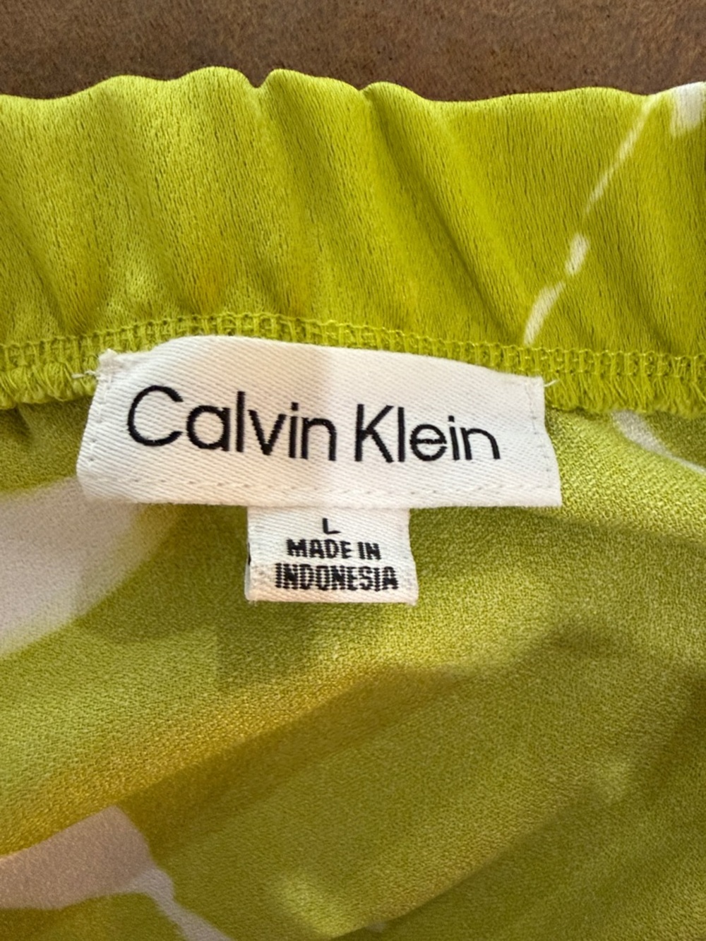 Calvin Klein Women’s Lime Green Floral Skirt White Flowers Split Sides Sz L - Picture 8 of 8